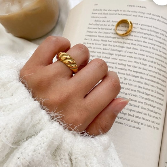 Jewelry - NEW 18K Gold Plated Croissant Dome Twist Rope Ring